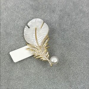 Stunning Gold, Mother of Pearl & Pearl Brooch
